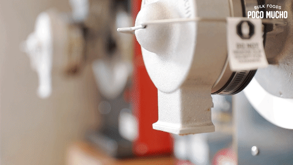 挽き立てのナッツバターを、好みの粗さで。